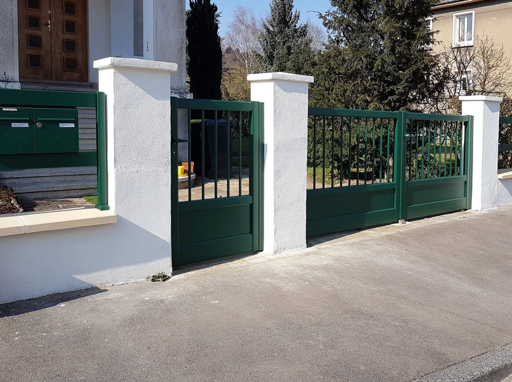 Éléments extérieurs : Clôture, portail et portillon de maison individuels