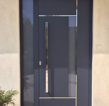 Portes d'entrée : Porte d'entrée aluminium avec partie vitrée latérale gauche